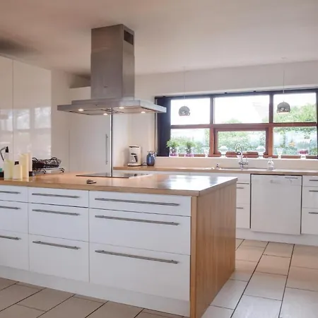 4 Bedroom Beautiful Home In Humble Casa de Férias *