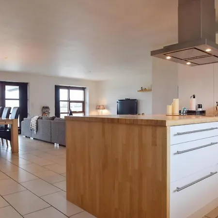 4 Bedroom Beautiful Home In Humble Casa de Férias *